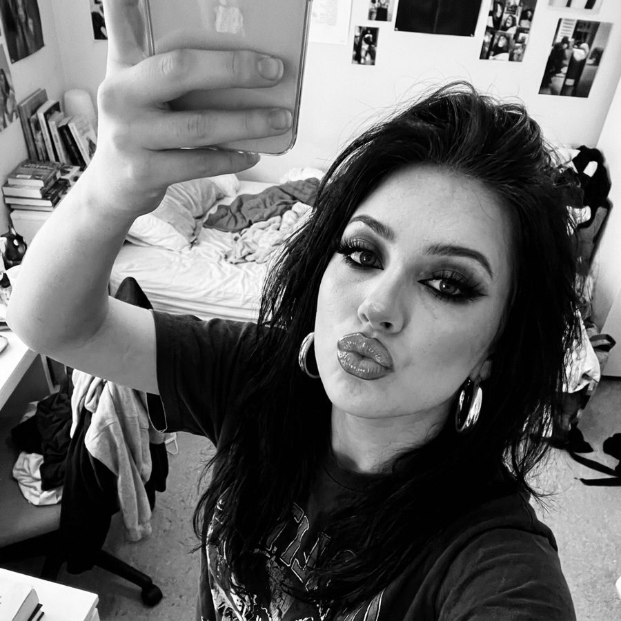Bad pola: selfie from above with heavy make-up