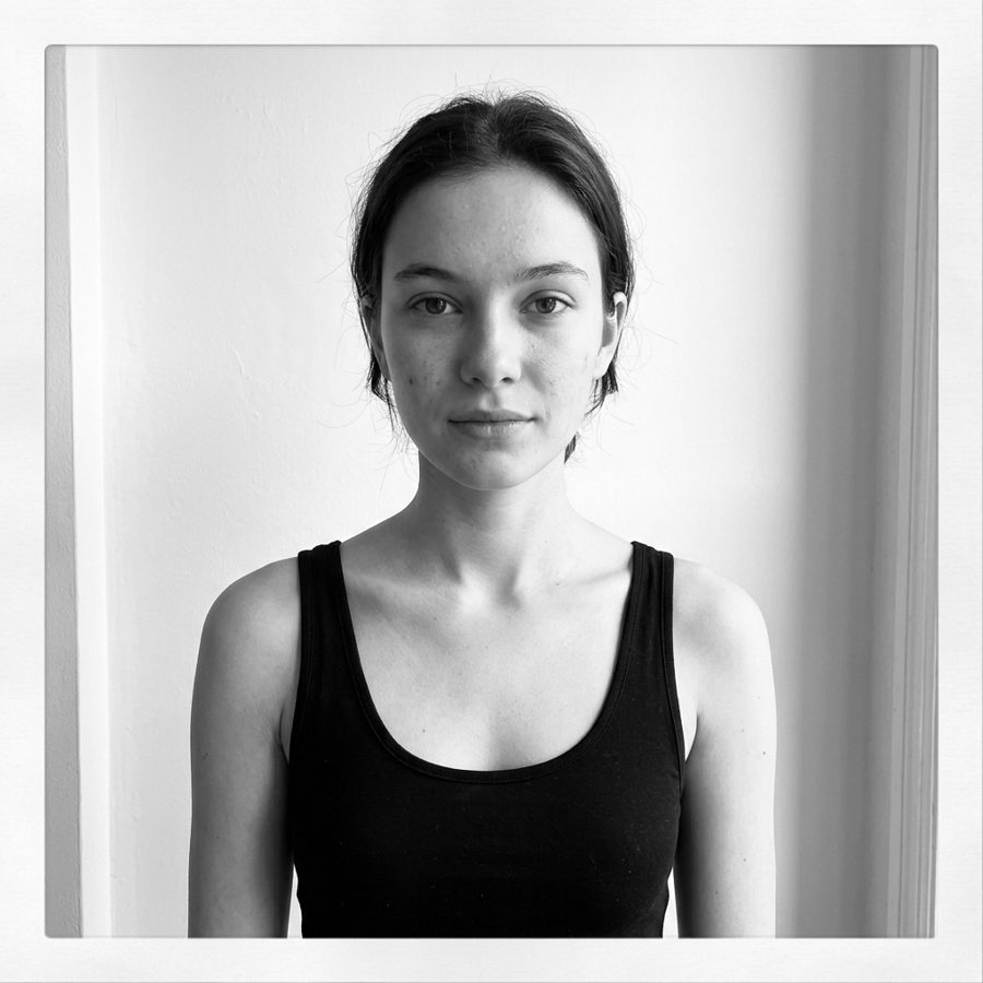 Good pola: front-facing face without make-up on a white wall